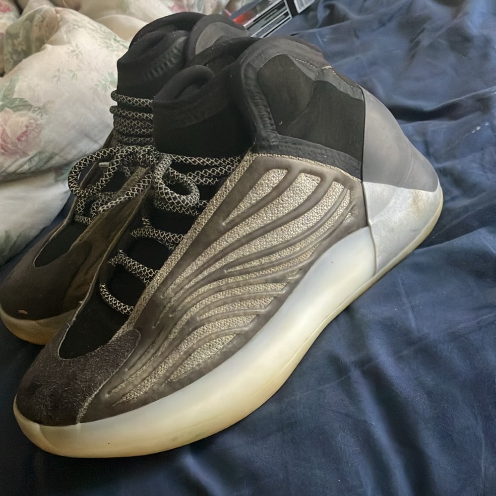 Yeezys size 9’5